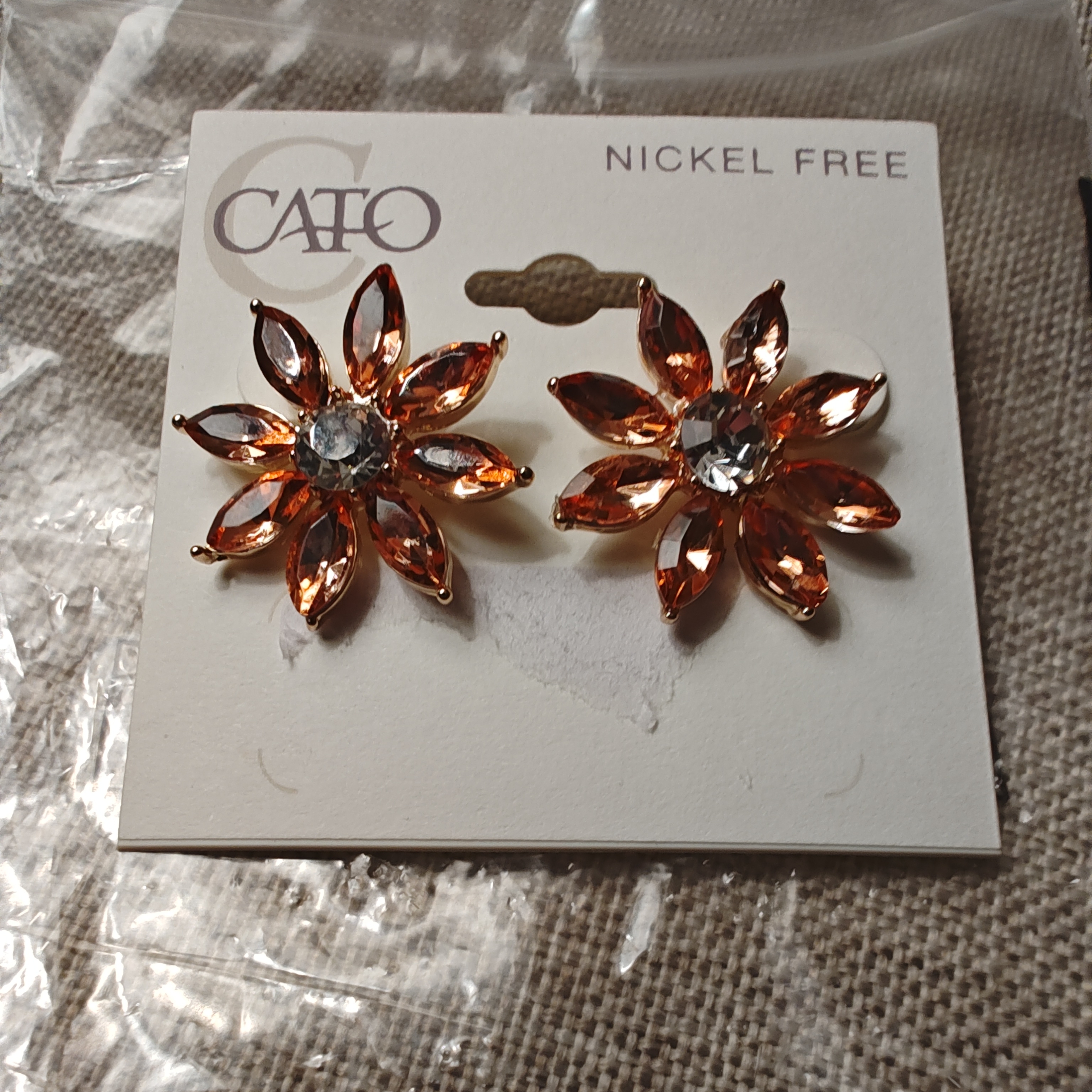 Nwot Cato Cantaloupe Flower Earrings 16$
